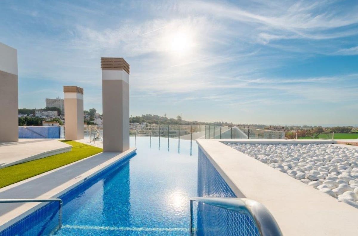 Apartamento de 3 habitaciones en Nueva Andalucia en venta con piscina garaje - 645.000 € (Ref: 10128404)