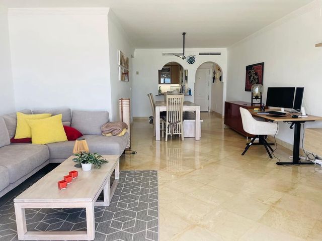2 chambre Appartement à vendre à Buenas Noches, Estepona avec piscine garage - 619 000 € (Ref: 10128408)