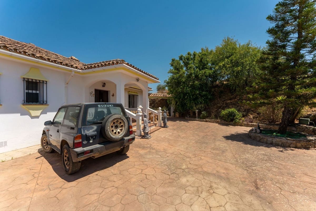 3 bedroom Finca/Country House for sale in Guaro with pool garage - € 399,000 (Ref: 10128410)