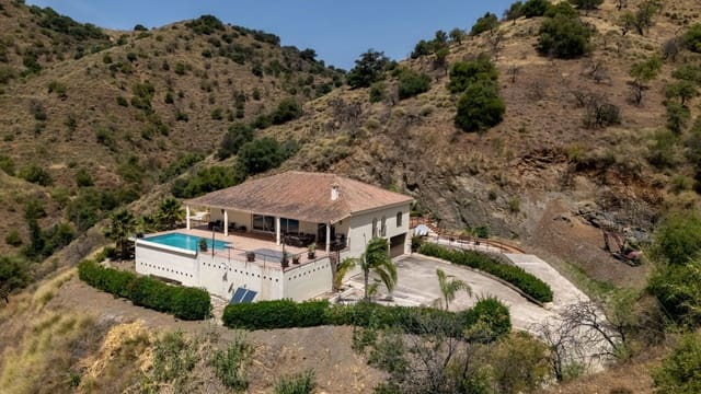 Finca/Casa Rural de 3 habitaciones en Cártama en venta con piscina garaje - 549.000 € (Ref: 10128411)