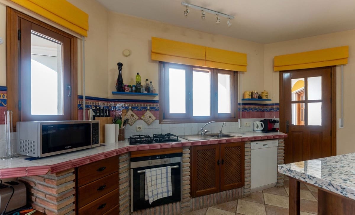 4 bedroom Finca/Country House for sale in Casarabonela with pool garage - € 595,000 (Ref: 10128412)