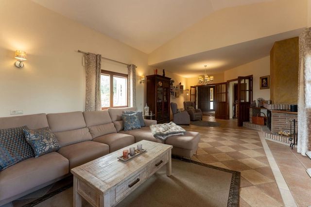 4 slaapkamer Finca/Landhuis te koop in Casarabonela met zwembad garage - € 595.000 (Ref: 10128412)