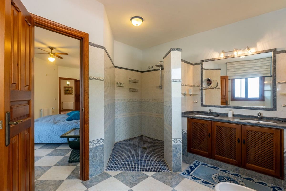 4 bedroom Finca/Country House for sale in Casarabonela with pool garage - € 595,000 (Ref: 10128412)