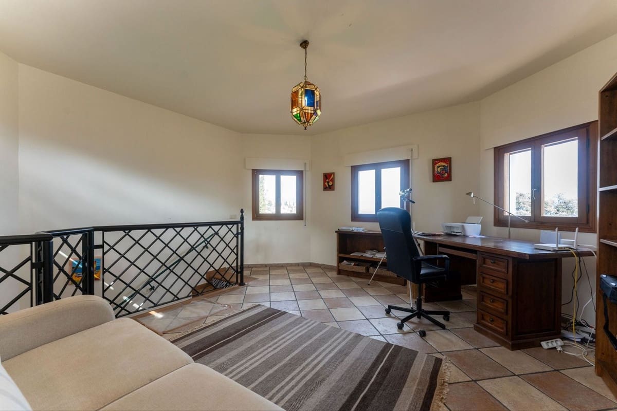 4 bedroom Finca/Country House for sale in Casarabonela with pool garage - € 595,000 (Ref: 10128412)