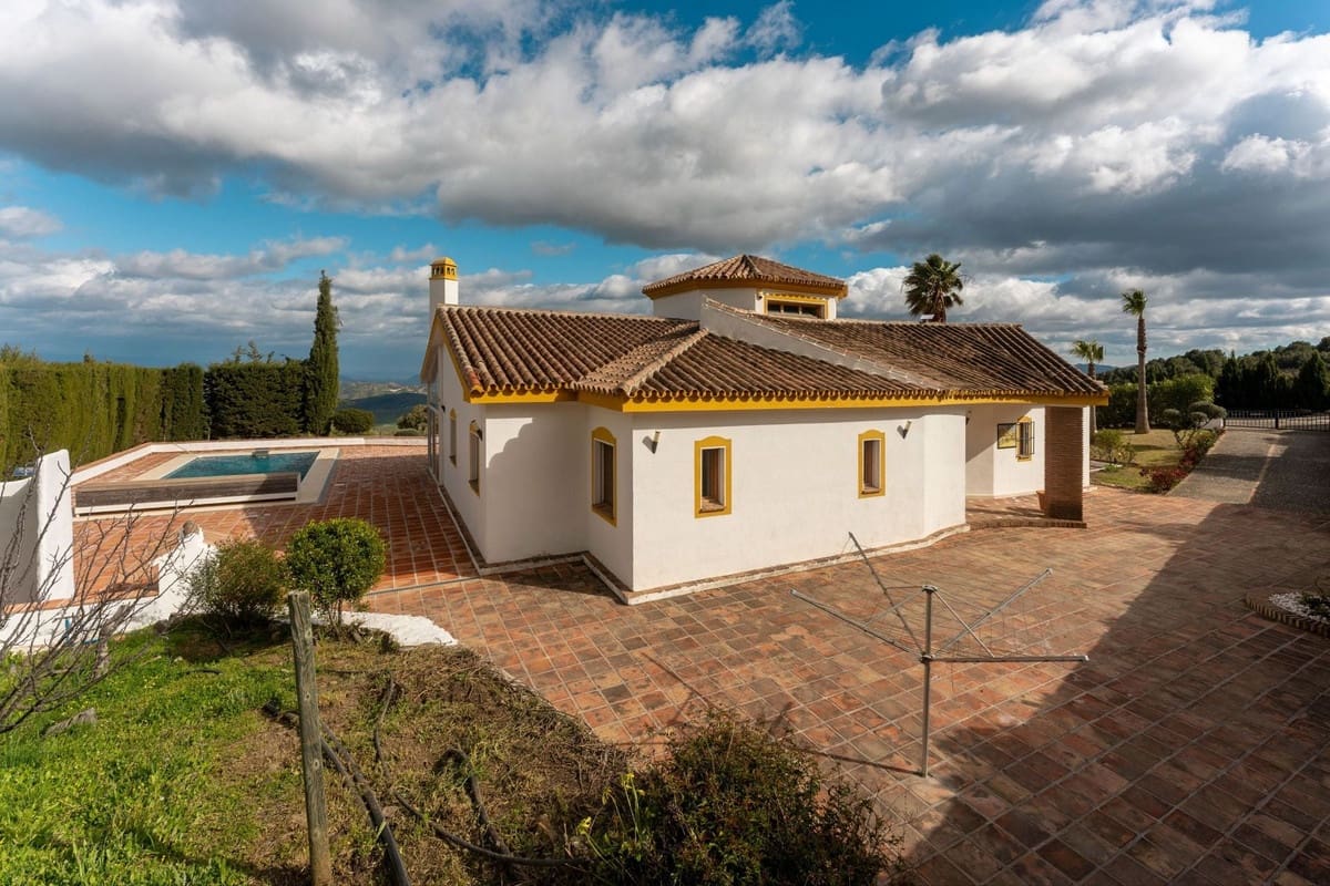4 bedroom Finca/Country House for sale in Casarabonela with pool garage - € 595,000 (Ref: 10128412)