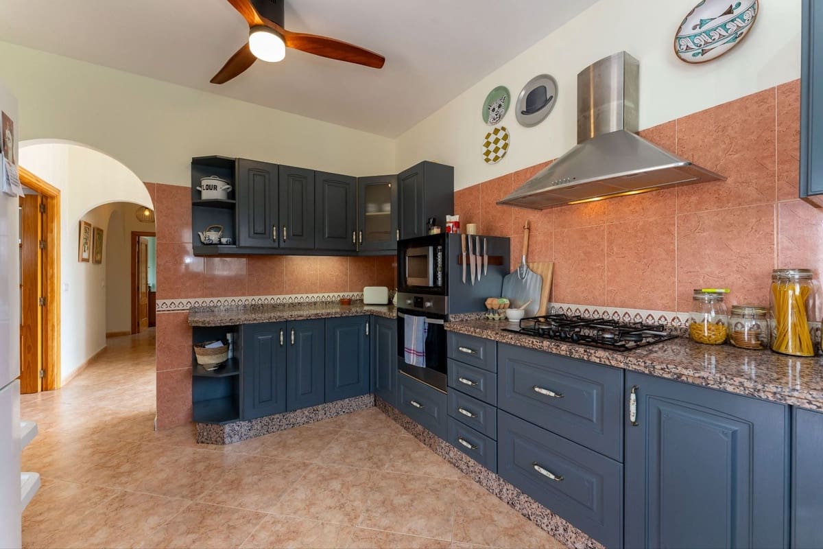 3 bedroom Finca/Country House for sale in Casarabonela with pool garage - € 355,000 (Ref: 10128413)