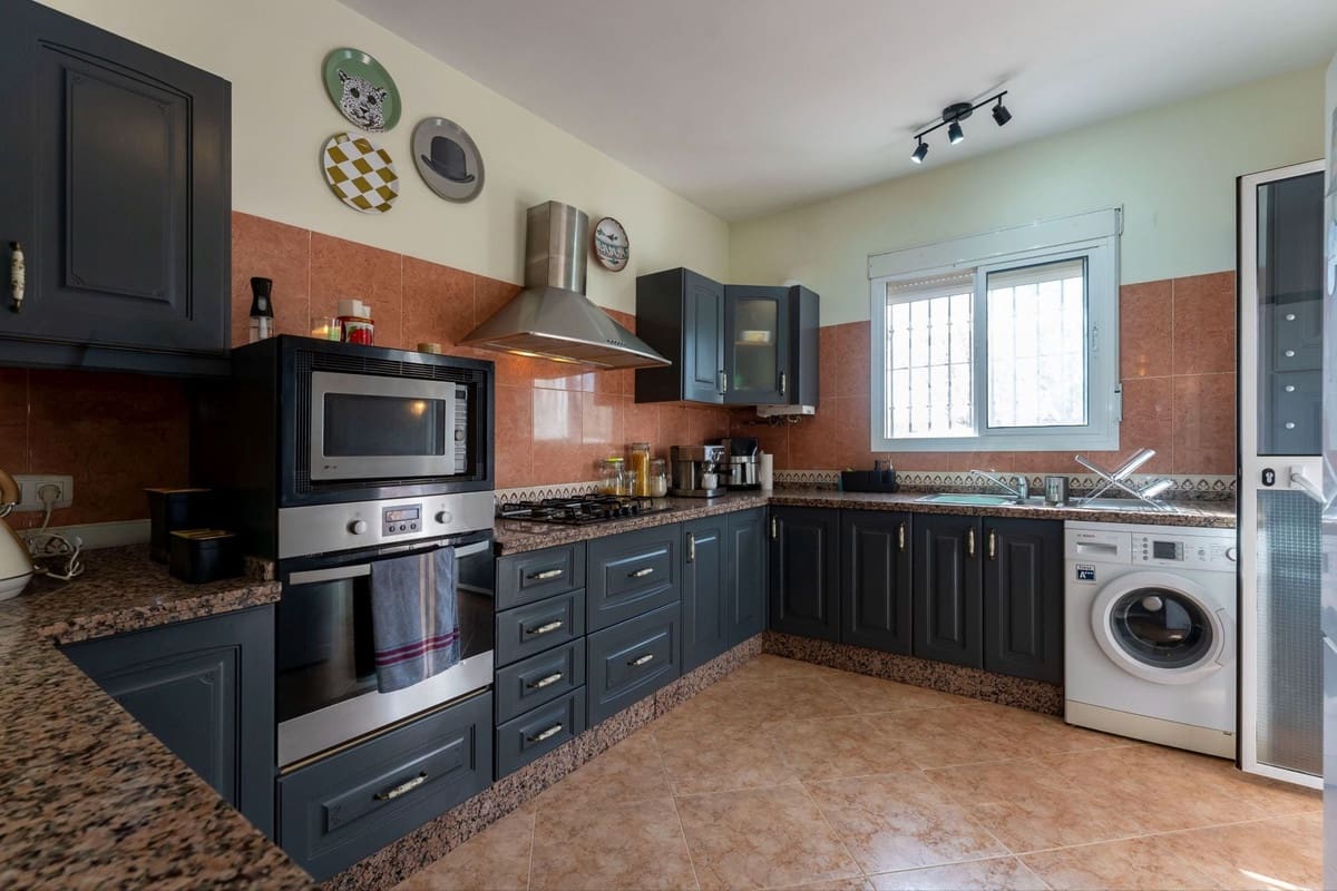 3 bedroom Finca/Country House for sale in Casarabonela with pool garage - € 355,000 (Ref: 10128413)