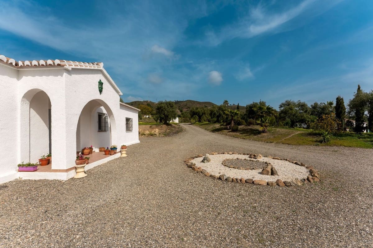3 bedroom Finca/Country House for sale in Casarabonela with pool garage - € 355,000 (Ref: 10128413)