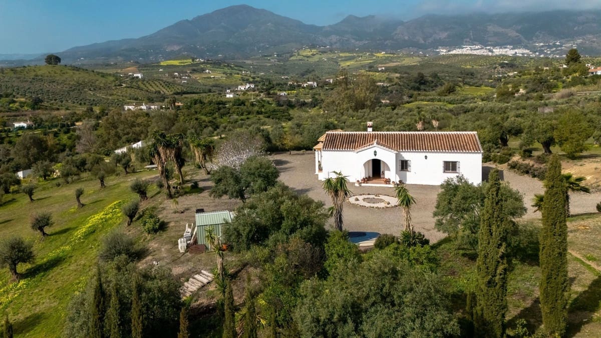 3 bedroom Finca/Country House for sale in Casarabonela with pool garage - € 355,000 (Ref: 10128413)