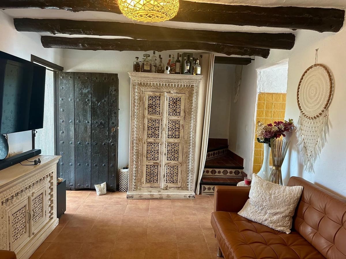 2 bedroom Villa for sale in Villanueva de Algaidas with pool garage - € 215,000 (Ref: 10128414)