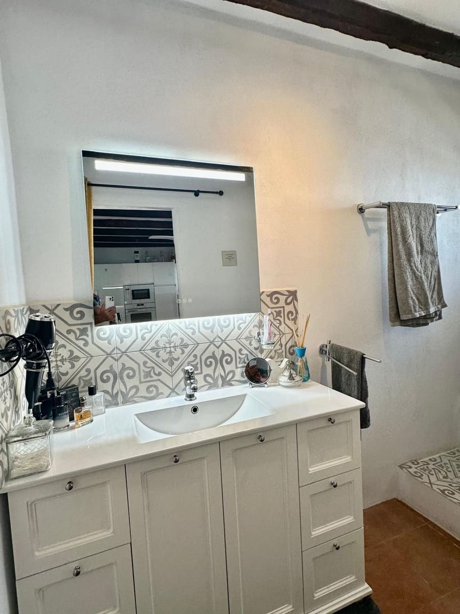 2 bedroom Villa for sale in Villanueva de Algaidas with pool garage - € 215,000 (Ref: 10128414)