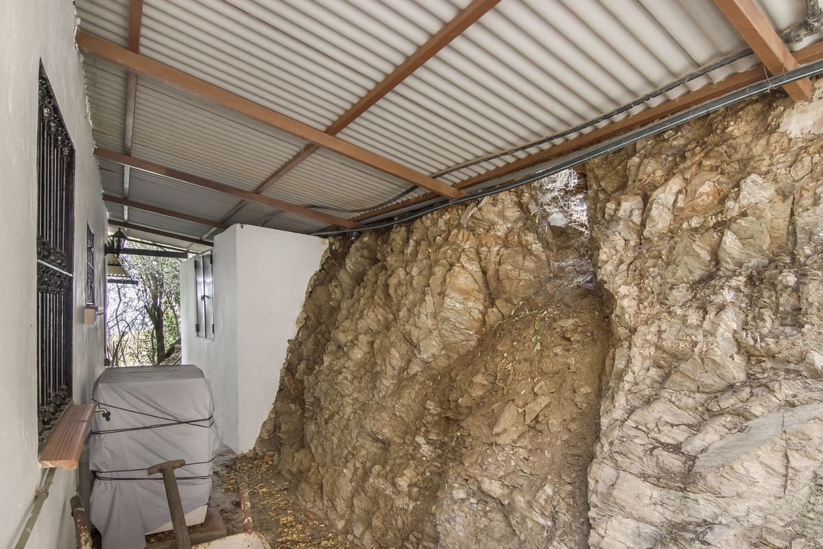 Finca/Casa Rural de 2 habitaciones en Iznate en venta con piscina garaje - 169.000 € (Ref: 10128416)