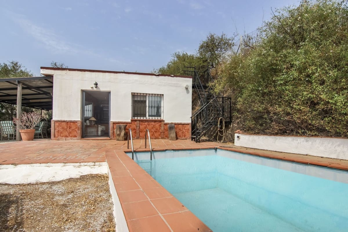 Finca/Casa Rural de 2 habitaciones en Iznate en venta con piscina garaje - 169.000 € (Ref: 10128416)