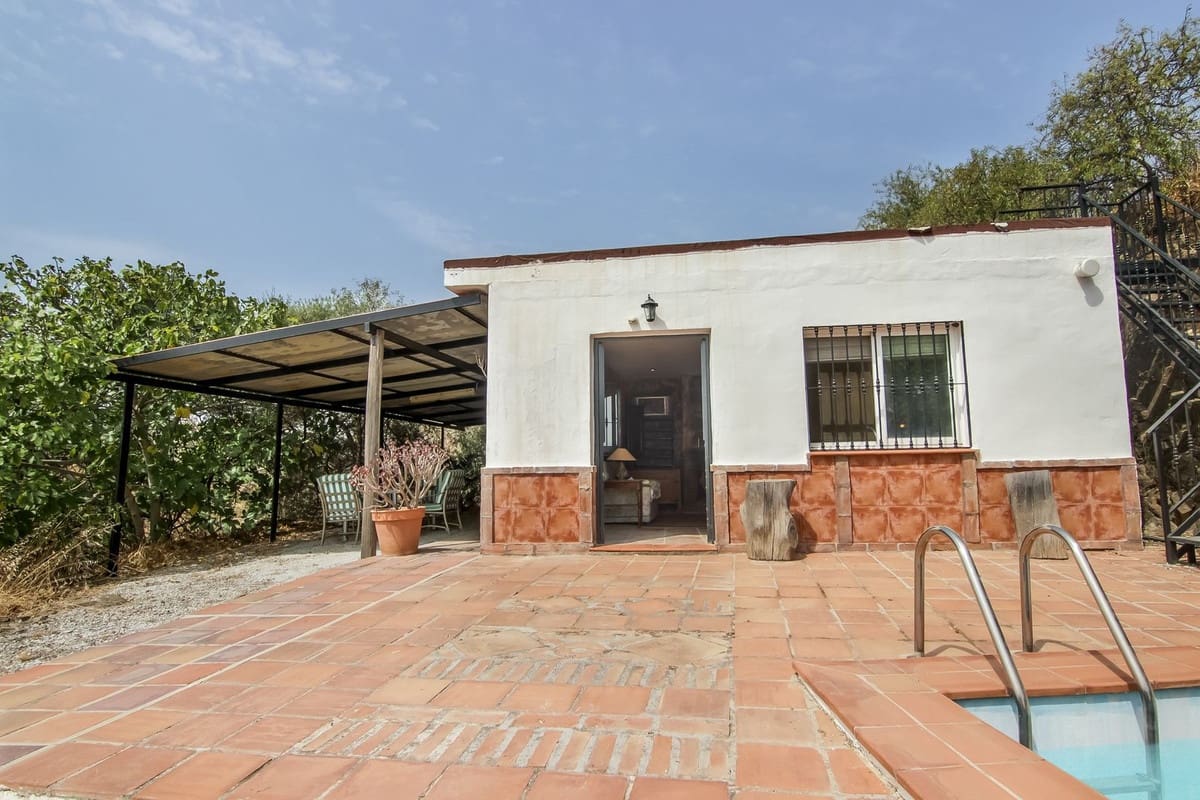 Finca/Casa Rural de 2 habitaciones en Iznate en venta con piscina garaje - 169.000 € (Ref: 10128416)