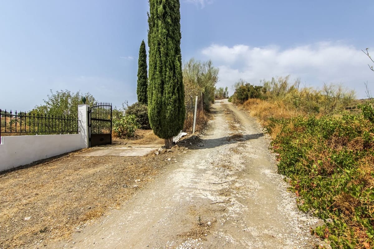 Finca/Casa Rural de 2 habitaciones en Iznate en venta con piscina garaje - 169.000 € (Ref: 10128416)