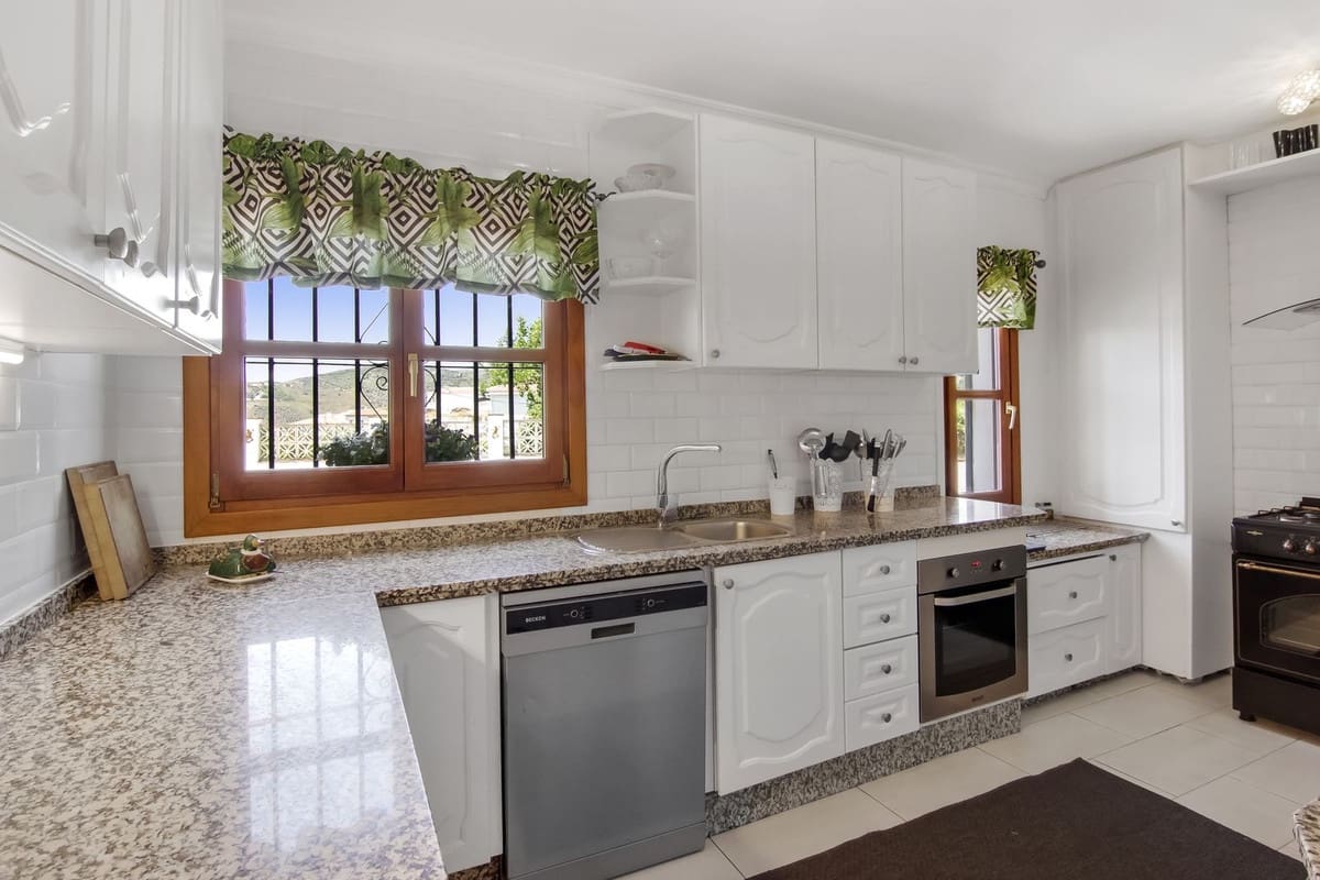 6 slaapkamer Finca/Landhuis te koop in Canillas de Albaida met zwembad garage - € 1.195.000 (Ref: 10128417)