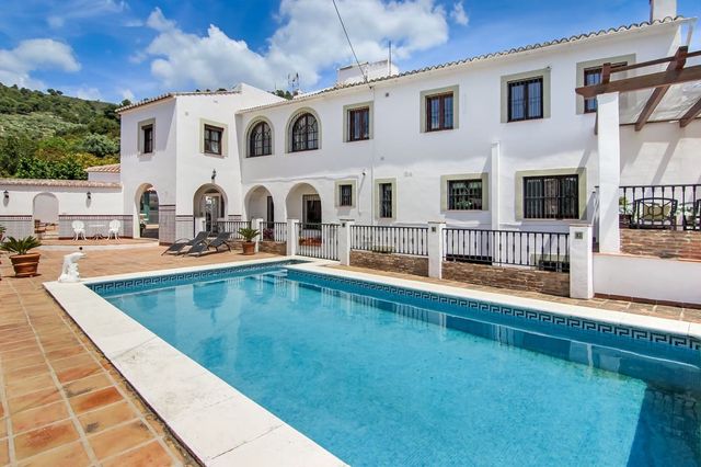 6 slaapkamer Finca/Landhuis te koop in Canillas de Albaida met zwembad garage - € 1.195.000 (Ref: 10128417)