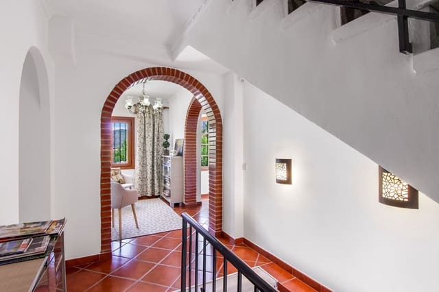 Finca/Casa Rural de 6 habitaciones en Canillas de Albaida en venta con piscina garaje - 998.000 € (Ref: 10128417)