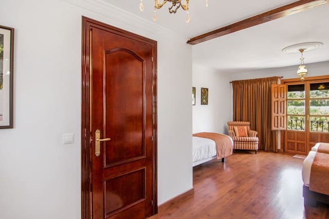 Finca/Casa Rural de 6 habitaciones en Canillas de Albaida en venta con piscina garaje - 998.000 € (Ref: 10128417)
