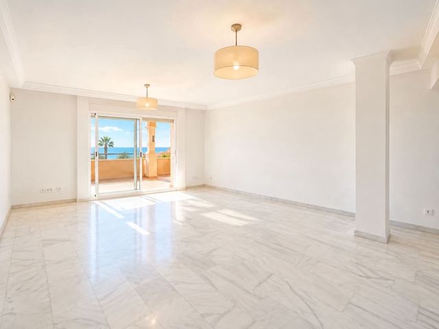 3 quarto Apartamento para venda em Atalaya-Isdabe, Estepona com piscina garagem - 449 000 € (Ref: 10128421)