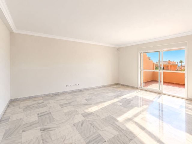 3 quarto Apartamento para venda em Atalaya-Isdabe, Estepona com piscina garagem - 449 000 € (Ref: 10128421)