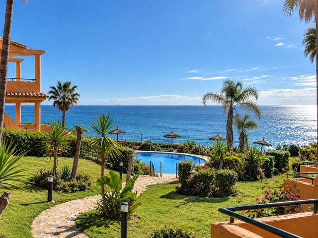3 quarto Apartamento para venda em Atalaya-Isdabe, Estepona com piscina garagem - 449 000 € (Ref: 10128421)