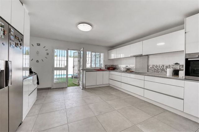 3 sypialnia Dom na sprzedaż w Casares Pueblo, Casares z basenem garażem - 385 000 € (Ref: 10128428)