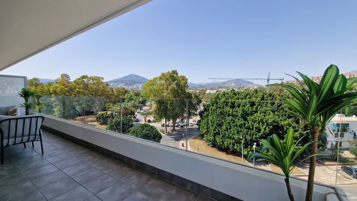 3 sypialnia Apartament na sprzedaż w Nueva Andalucia z basenem garażem - 550 000 € (Ref: 10128431)