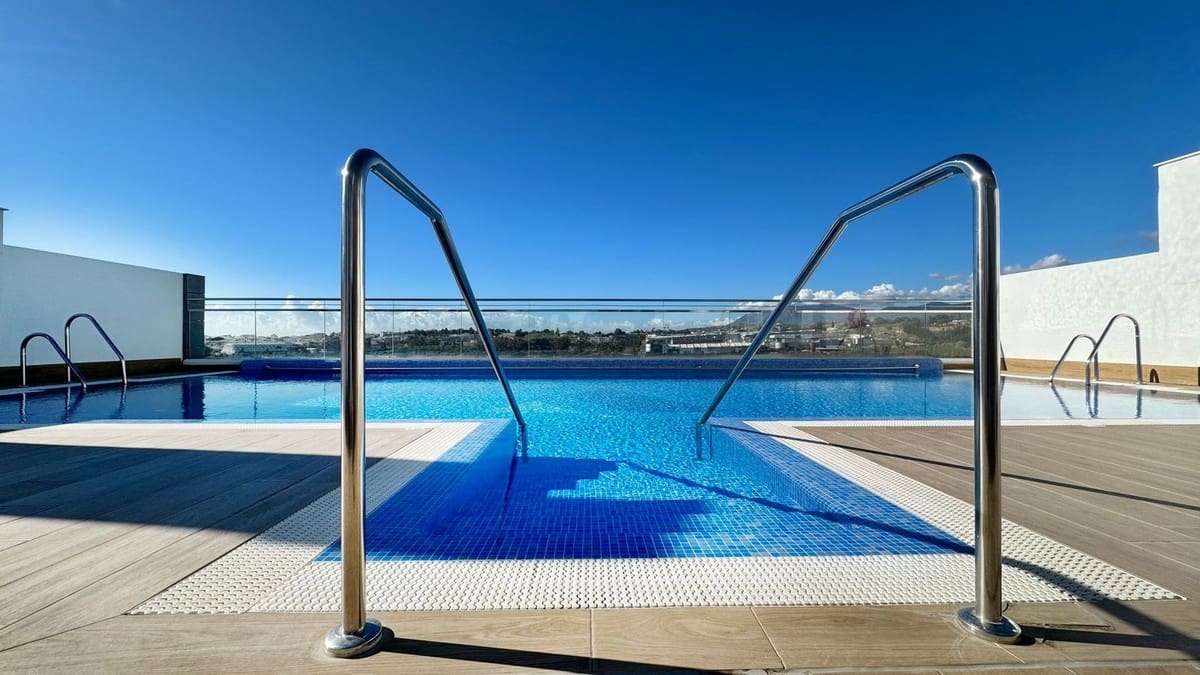3 sypialnia Apartament na sprzedaż w Nueva Andalucia z basenem garażem - 550 000 € (Ref: 10128431)