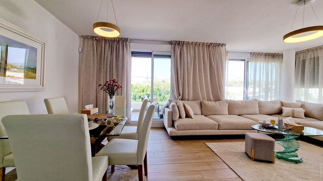 3 sypialnia Apartament na sprzedaż w Nueva Andalucia, Marbella z basenem garażem - 550 000 € (Ref: 10128431)