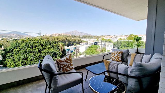 3 sypialnia Apartament na sprzedaż w Nueva Andalucia, Marbella z basenem garażem - 550 000 € (Ref: 10128431)