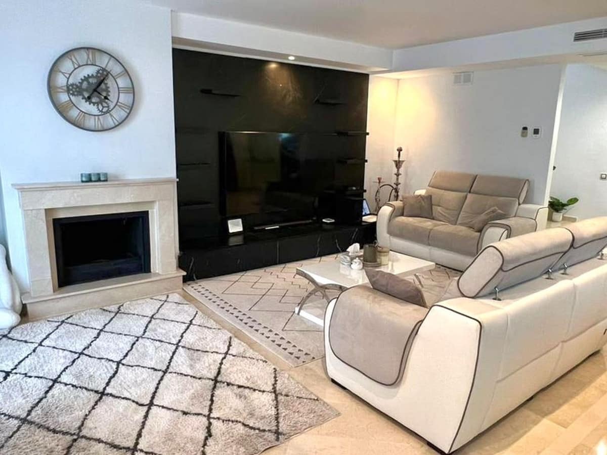 3 sovrum Lägenhet till salu i Nueva Andalucia med pool garage - 699 000 € (Ref: 10128435)