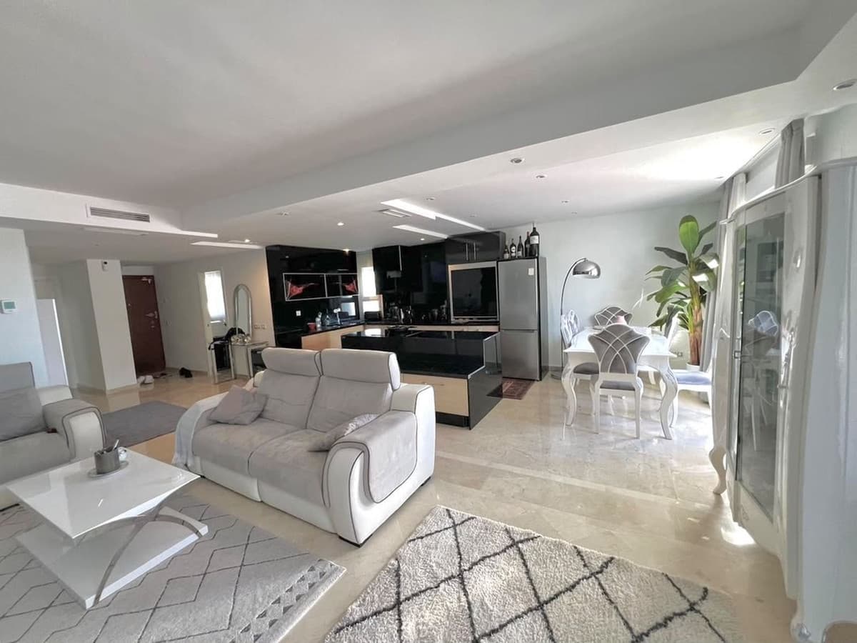 3 sovrum Lägenhet till salu i Nueva Andalucia med pool garage - 699 000 € (Ref: 10128435)