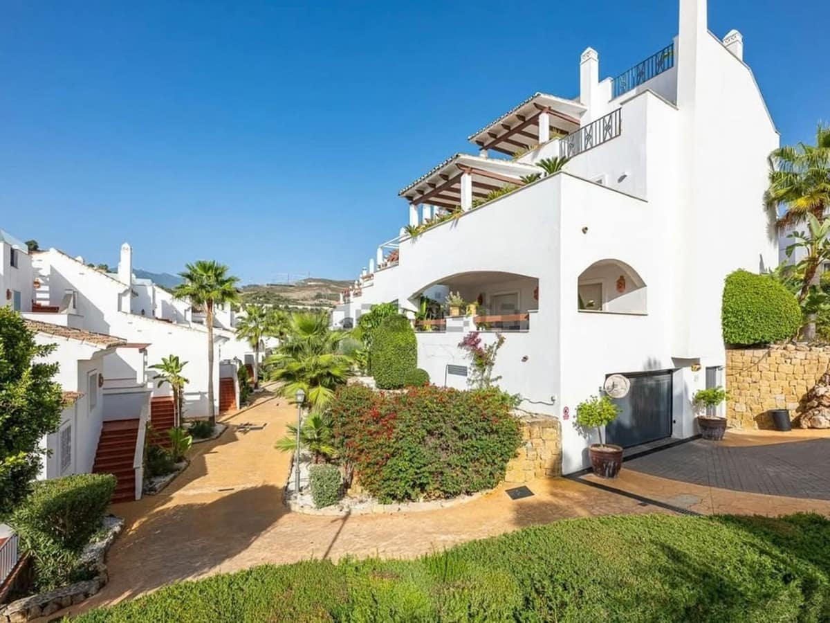 3 sovrum Lägenhet till salu i Nueva Andalucia med pool garage - 699 000 € (Ref: 10128435)