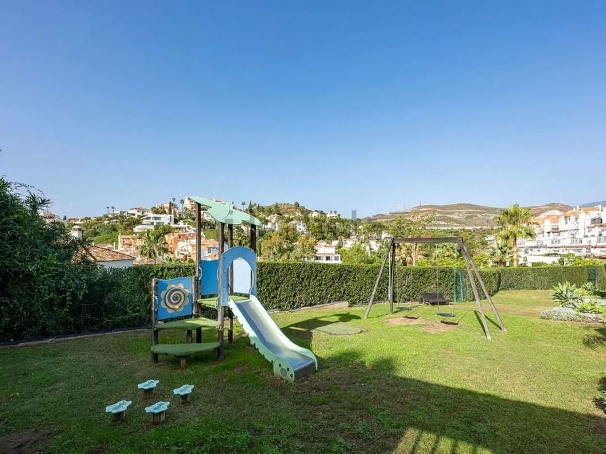 3 sovrum Lägenhet till salu i Nueva Andalucia med pool garage - 699 000 € (Ref: 10128435)