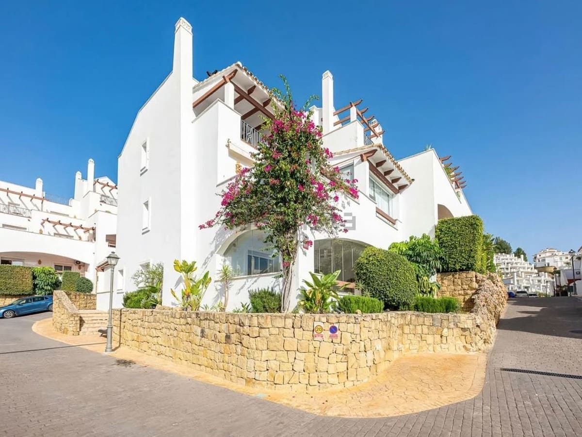 3 sovrum Lägenhet till salu i Nueva Andalucia med pool garage - 699 000 € (Ref: 10128435)