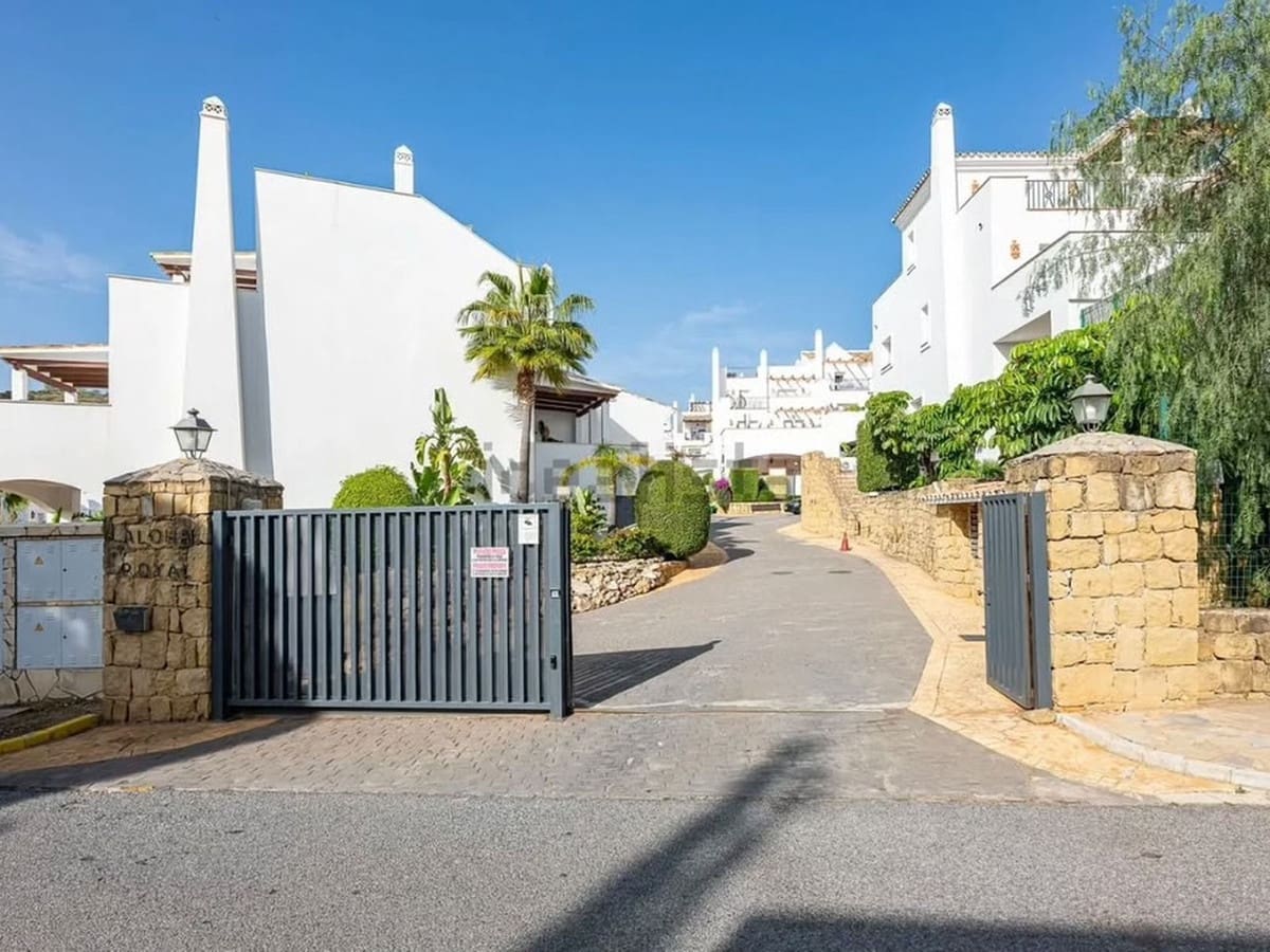 3 sovrum Lägenhet till salu i Nueva Andalucia med pool garage - 699 000 € (Ref: 10128435)