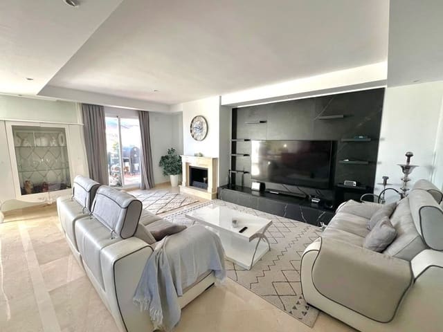 3 sovrum Lägenhet till salu i Los Naranjos, Marbella med pool garage - 699 000 € (Ref: 10128435)