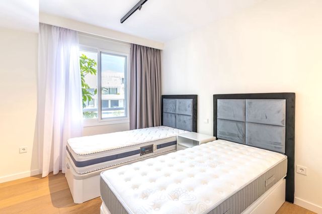 2 slaapkamer Appartement te koop in El Paraiso, Estepona met zwembad garage - € 499.000 (Ref: 10128437)