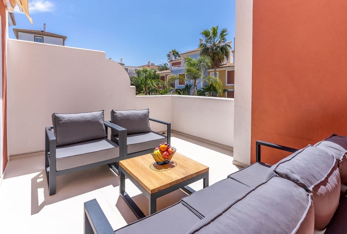 2 slaapkamer Appartement te koop in El Paraiso met zwembad garage - € 499.000 (Ref: 10128437)