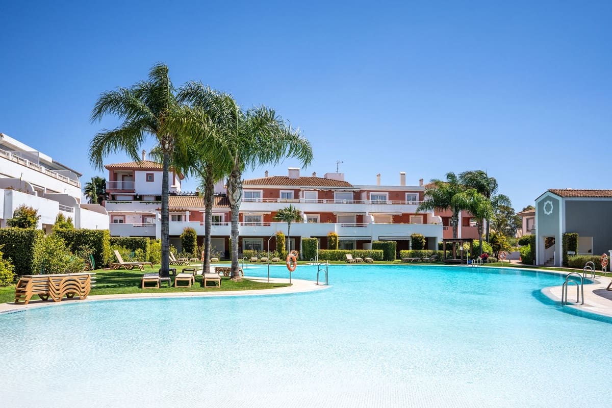 2 slaapkamer Appartement te koop in El Paraiso met zwembad garage - € 499.000 (Ref: 10128437)