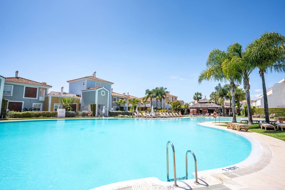2 slaapkamer Appartement te koop in El Paraiso met zwembad garage - € 499.000 (Ref: 10128437)