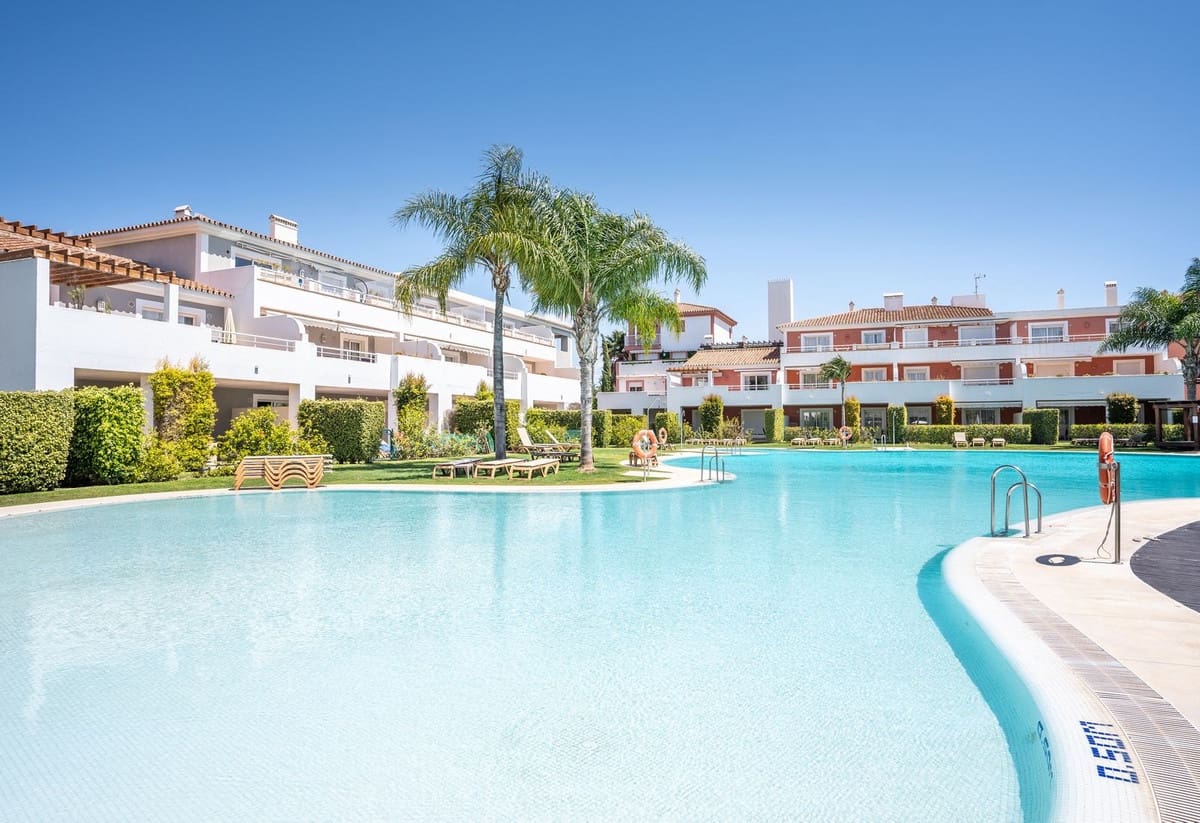 2 slaapkamer Appartement te koop in El Paraiso met zwembad garage - € 499.000 (Ref: 10128437)
