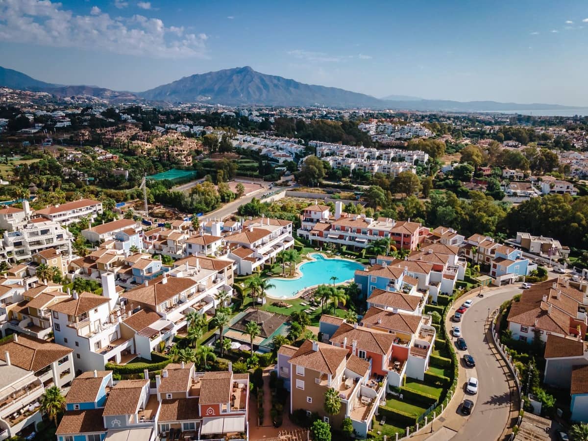 2 slaapkamer Appartement te koop in El Paraiso met zwembad garage - € 499.000 (Ref: 10128437)
