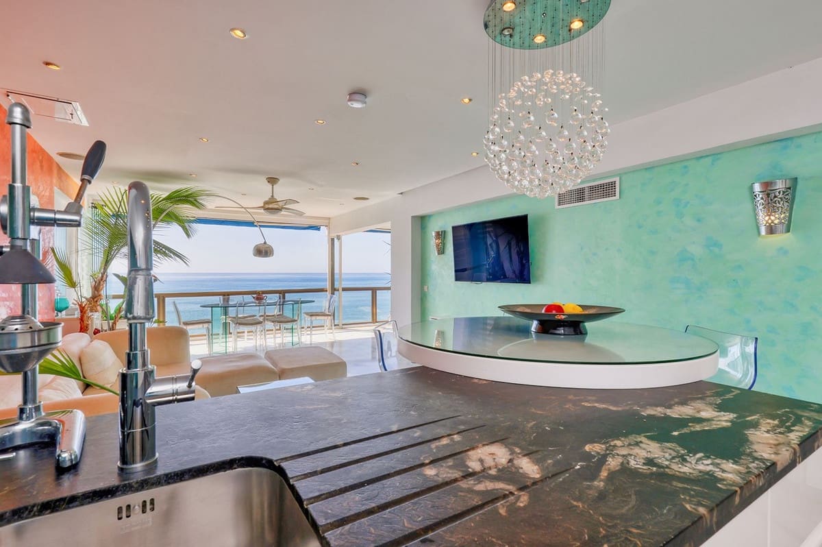 2 makuuhuone Huoneisto myytävänä paikassa Benalmadena Costa - 850 000 € (Ref: 10128438)