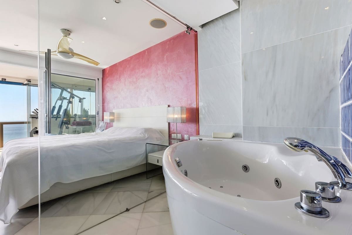 2 makuuhuone Huoneisto myytävänä paikassa Benalmadena Costa - 850 000 € (Ref: 10128438)