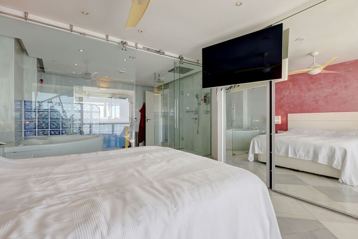 2 makuuhuone Huoneisto myytävänä paikassa Benalmadena Costa - 850 000 € (Ref: 10128438)