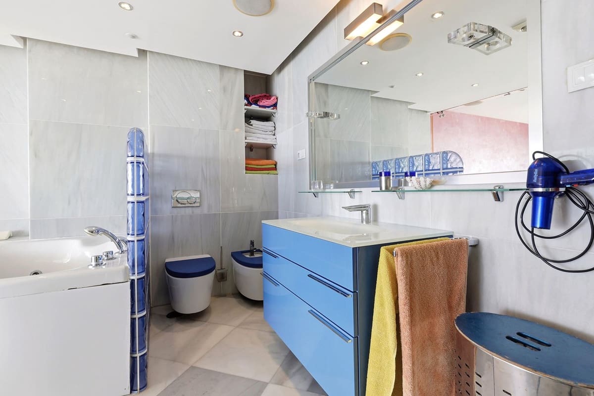 2 makuuhuone Huoneisto myytävänä paikassa Benalmadena Costa - 850 000 € (Ref: 10128438)