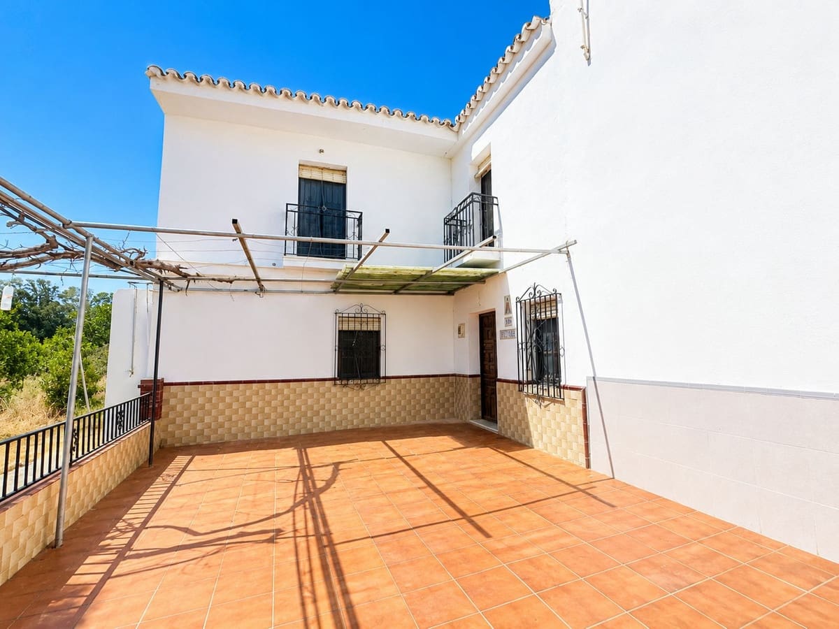 3 bedroom Villa for sale in Pizarra with pool garage - € 230,000 (Ref: 10128446)