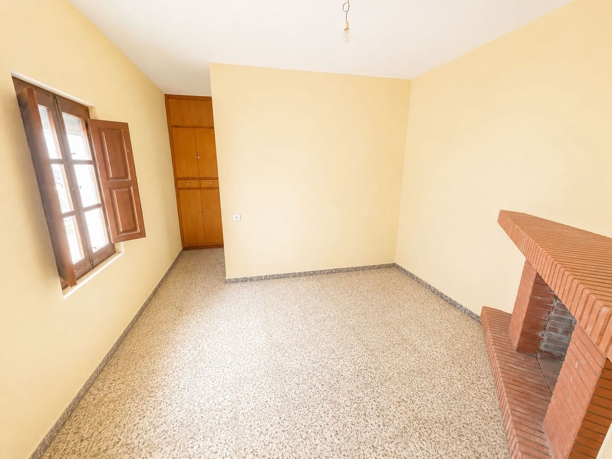 3 bedroom Villa for sale in Pizarra with pool garage - € 230,000 (Ref: 10128446)